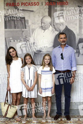 Die spanische Königsfamilie besucht Miró Ausstellung in Sóller