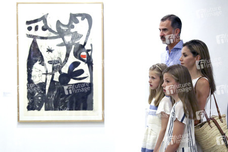 Die spanische Königsfamilie besucht Miró Ausstellung in Sóller
