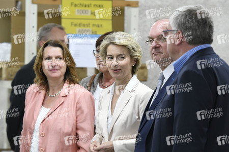 Ursula von der Leyen besucht ein Versorgungszentrum der Bundeswehr in Blankenburg