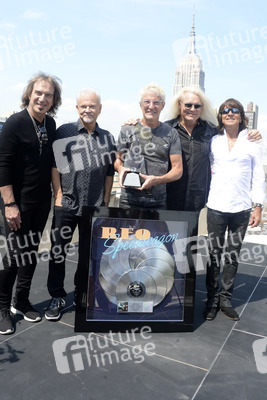 RIAA Diamond Award Verleihung an REO Speedwagon in New York