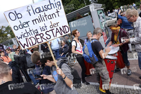 Protest gegen Nazi-Aufmarsch in Berlin