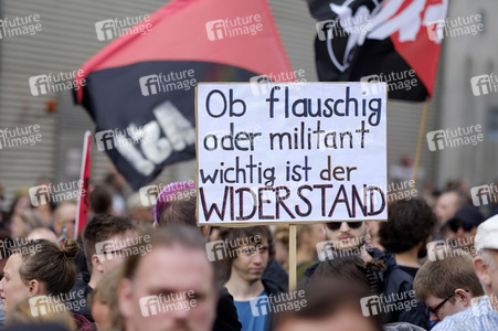 Protest gegen Nazi-Aufmarsch in Berlin