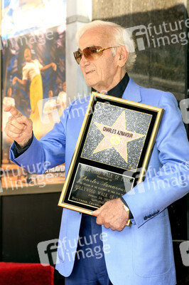 Charles Aznavour erhält einen Stern auf dem Hollywood Walk of Fame in Los Angeles
