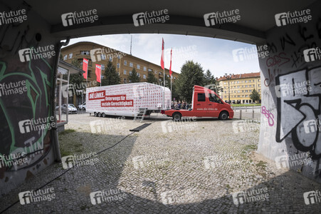 Die LINKE Wahlkampf-Truck Präsentation in Berlin