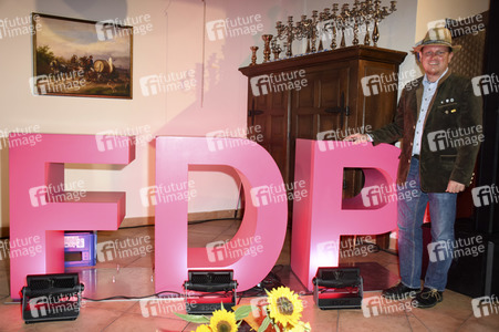 Liberaler Bieranstich der FDP in Grasbrunn