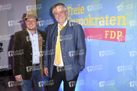 Liberaler Bieranstich der FDP in Grasbrunn