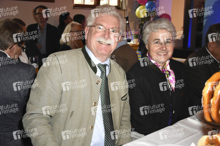Liberaler Bieranstich der FDP in Grasbrunn