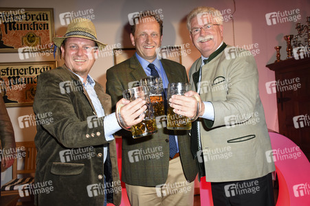 Liberaler Bieranstich der FDP in Grasbrunn