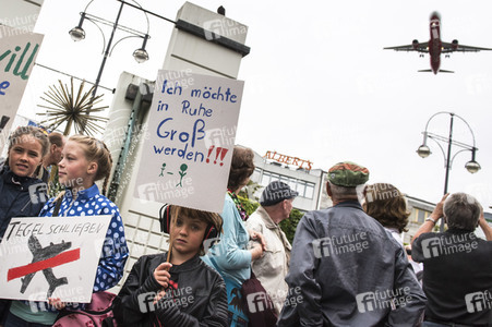Demo für die Schließung des Flughafens Tegel in Berlin