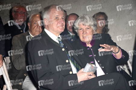 Horst Seehofer beim Gottesdienst in Grasbrunn