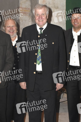 Horst Seehofer beim Gottesdienst in Grasbrunn