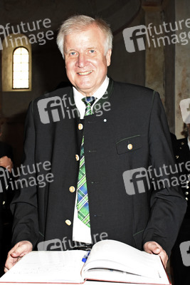 Horst Seehofer beim Gottesdienst in Grasbrunn
