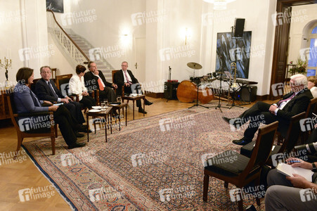 Gesprächsrunde in der Villa Hammerschmidt in Bonn