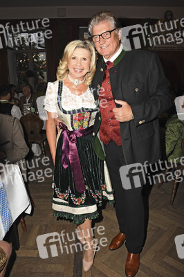 Hofbräu Festzelt Krugvorstellung 2017 in München