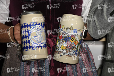 Hofbräu Festzelt Krugvorstellung 2017 in München
