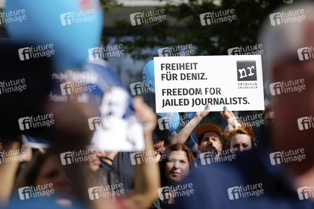 Demonstration für die Freilassung von Deniz Yücel in Berlin