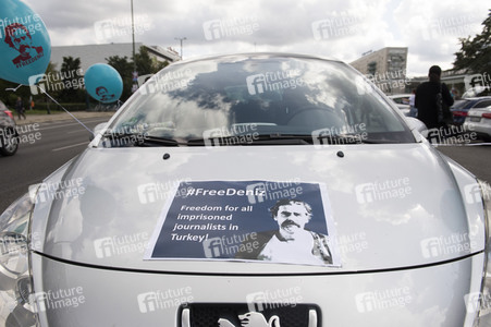 Demonstration für die Freilassung von Deniz Yücel in Berlin