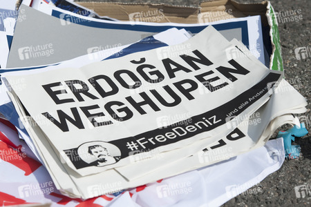 Demonstration für die Freilassung von Deniz Yücel in Berlin
