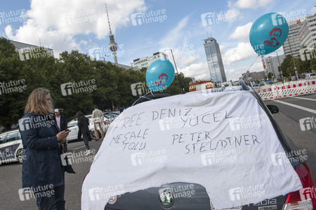 Demonstration für die Freilassung von Deniz Yücel in Berlin