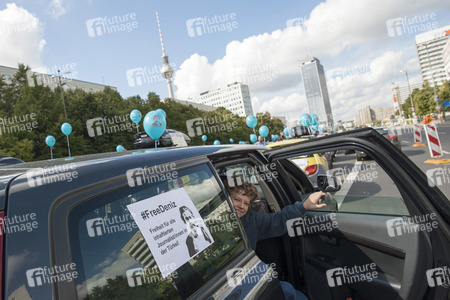 Demonstration für die Freilassung von Deniz Yücel in Berlin