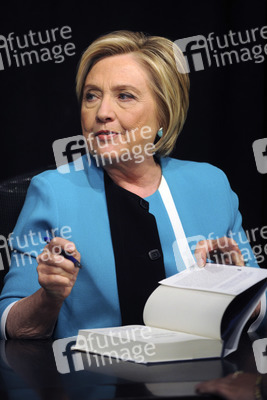 Buchsignierstunde mit Hillary Clinton in New York