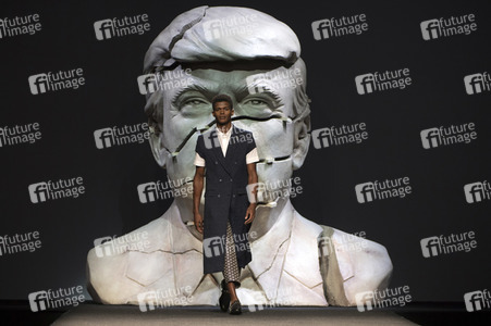 Ana Locking Fashion Show auf der Mercedes-Benz Fashion Week Madrid SS 2018