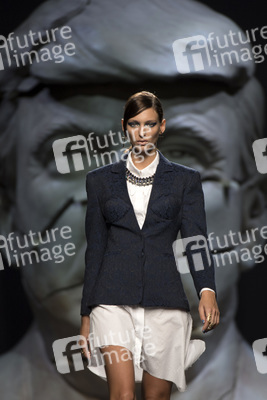 Ana Locking Fashion Show auf der Mercedes-Benz Fashion Week Madrid SS 2018