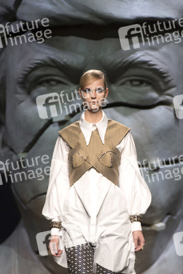Ana Locking Fashion Show auf der Mercedes-Benz Fashion Week Madrid SS 2018