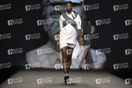 Ana Locking Fashion Show auf der Mercedes-Benz Fashion Week Madrid SS 2018