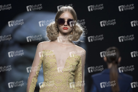 Ana Locking Fashion Show auf der Mercedes-Benz Fashion Week Madrid SS 2018