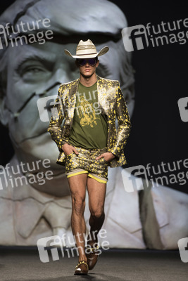 Ana Locking Fashion Show auf der Mercedes-Benz Fashion Week Madrid SS 2018