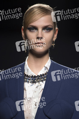 Ana Locking Fashion Show auf der Mercedes-Benz Fashion Week Madrid SS 2018