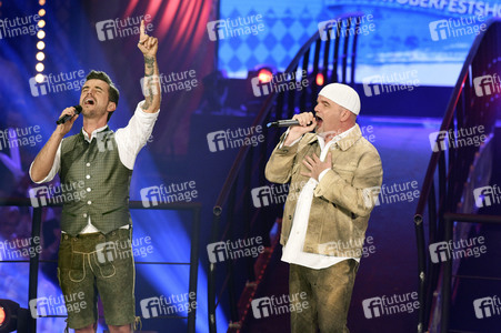 TV-Show 'Dirndl! Fertig! Los! Die Oktoberfestshow 2017' in München
