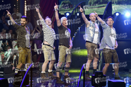 TV-Show 'Dirndl! Fertig! Los! Die Oktoberfestshow 2017' in München