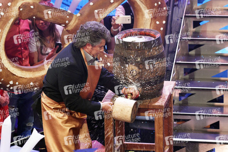 TV-Show 'Dirndl! Fertig! Los! Die Oktoberfestshow 2017' in München