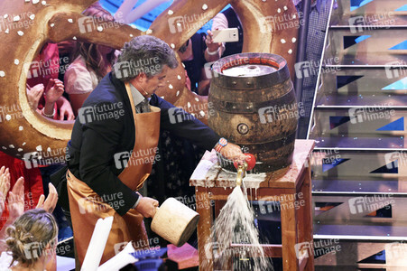 TV-Show 'Dirndl! Fertig! Los! Die Oktoberfestshow 2017' in München