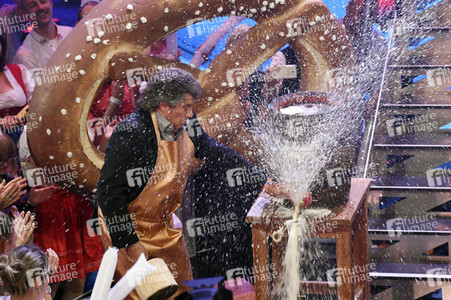 TV-Show 'Dirndl! Fertig! Los! Die Oktoberfestshow 2017' in München