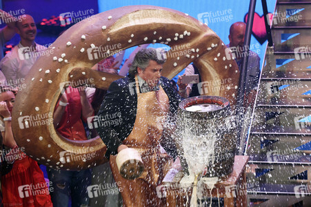 TV-Show 'Dirndl! Fertig! Los! Die Oktoberfestshow 2017' in München