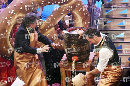 TV-Show 'Dirndl! Fertig! Los! Die Oktoberfestshow 2017' in München