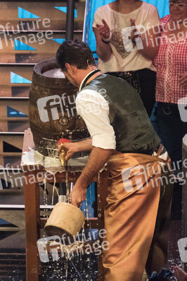 TV-Show 'Dirndl! Fertig! Los! Die Oktoberfestshow 2017' in München