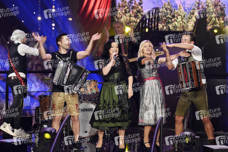 TV-Show 'Dirndl! Fertig! Los! Die Oktoberfestshow 2017' in München