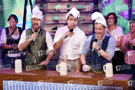 TV-Show 'Dirndl! Fertig! Los! Die Oktoberfestshow 2017' in München