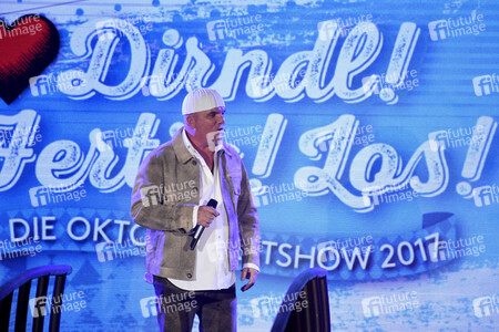 TV-Show 'Dirndl! Fertig! Los! Die Oktoberfestshow 2017' in München