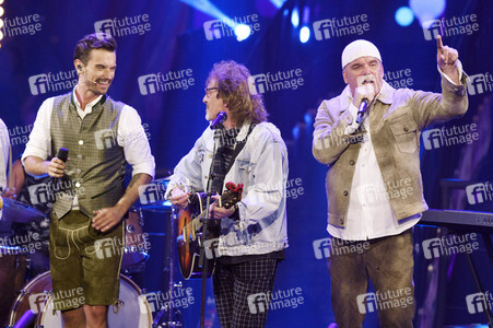 TV-Show 'Dirndl! Fertig! Los! Die Oktoberfestshow 2017' in München