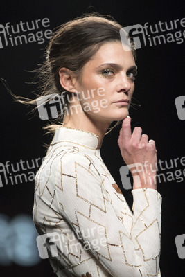 Teresa Helbig Fashion Show auf der Mercedes-Benz Fashion Week Madrid SS 2018