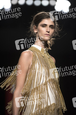 Teresa Helbig Fashion Show auf der Mercedes-Benz Fashion Week Madrid SS 2018
