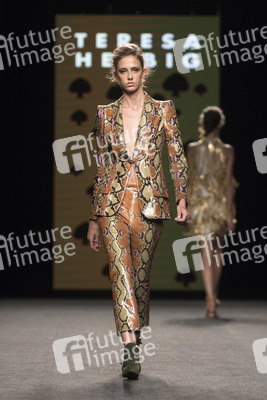 Teresa Helbig Fashion Show auf der Mercedes-Benz Fashion Week Madrid SS 2018