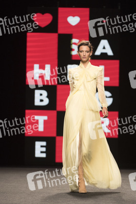 Teresa Helbig Fashion Show auf der Mercedes-Benz Fashion Week Madrid SS 2018