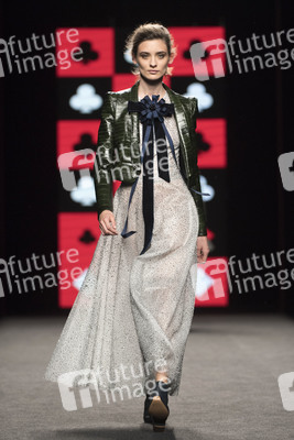 Teresa Helbig Fashion Show auf der Mercedes-Benz Fashion Week Madrid SS 2018