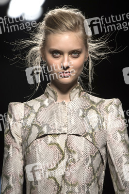 Teresa Helbig Fashion Show auf der Mercedes-Benz Fashion Week Madrid SS 2018